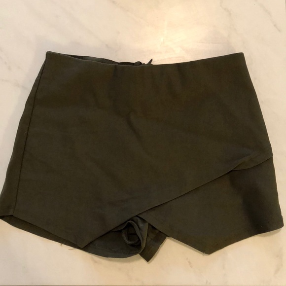 Dresses & Skirts - Skort